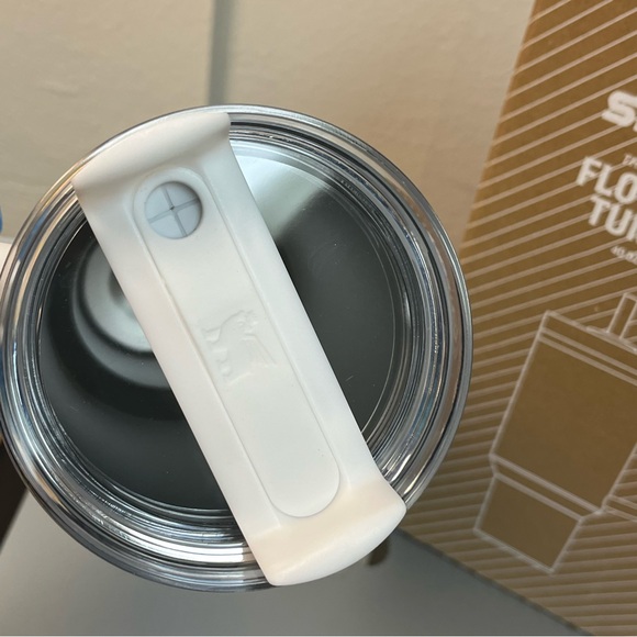 Stanley Quencher H2.0 40 oz – Premium white Design, New in Box - Picture 6 of 8